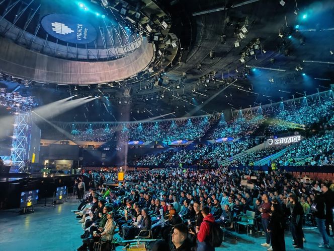 IEM Katowice 2025. Wielkie emocje podczas półfinałów w Spodku