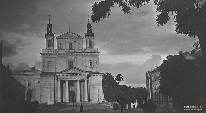 Jeden z pierwszych barokowych budynków wzniesionych poza Włochami. Znajduje się w stolicy woj. lubelskiego!