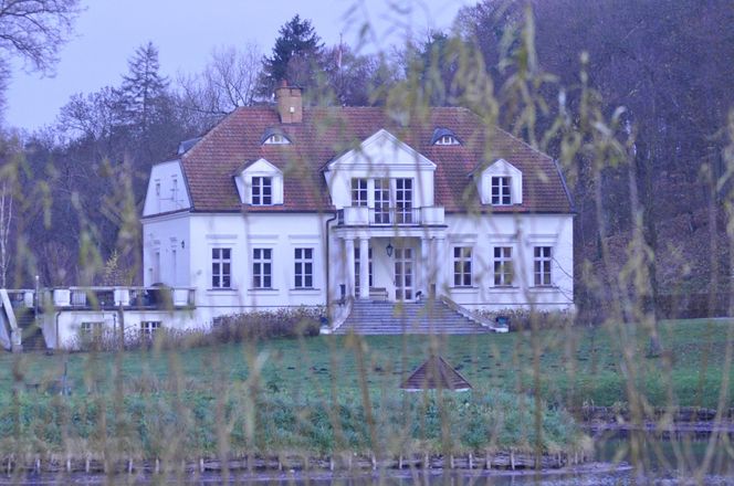 Pojechaliśmy do Chobielina do dworku Radosława Sikorskiego. Oto, co mówią o nim sąsiedzi 