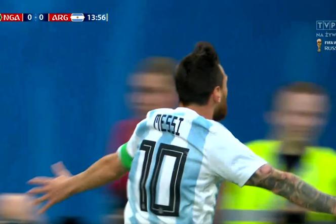 Leo Messi cieszy się z gola w meczu z Nigerią