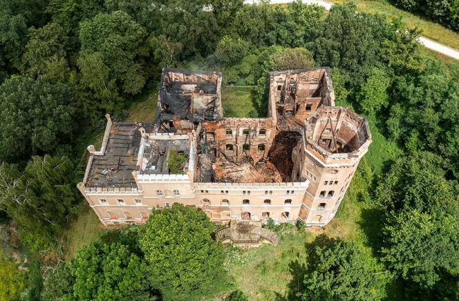 Tyle zostało z zabytkowego pałacu we Wrocławiu. Wstrząsające zdjęcia 