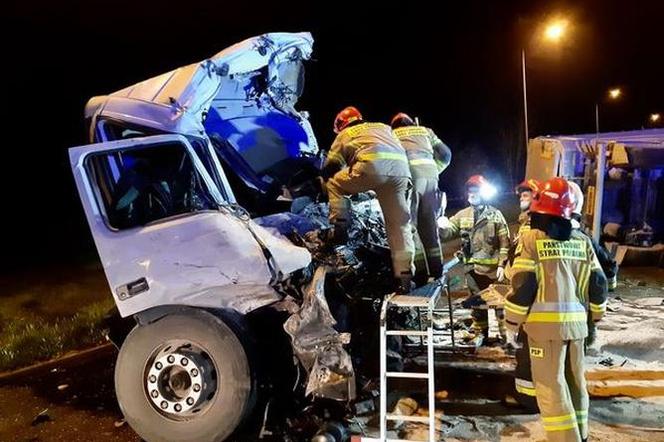 Tragiczny wypadek dwóch ciężarówek w Końskich [ZDJĘCIA]