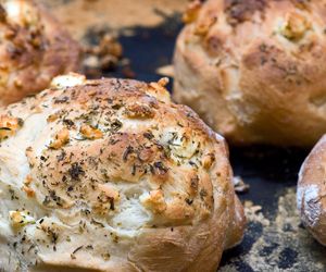 Pyszne i pełne smaku bułeczki bez drożdży. Będą gotowe w niecałe 30 minut