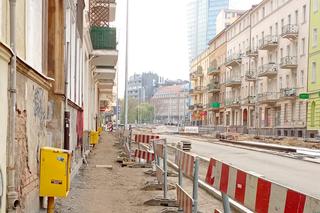 Balkon z widokiem na... słup