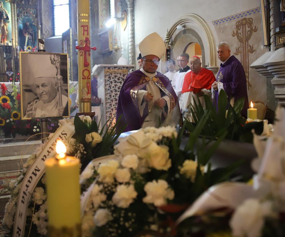 Pogrzeb śp. bp. Jana Szkodonia w parafii św. Anny w Chyżnem