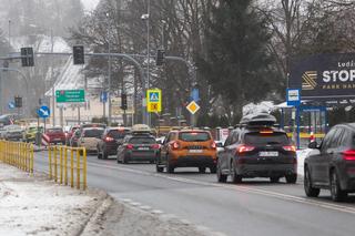 Święta pod Tatrami. Korki na zakopiance, trzeci stopień zagrożenia lawinowego, wcześniejsza rezerwacja parkingów