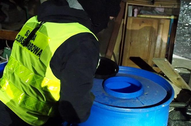 Kolejna bimbrownia zlikwidowana. Przejęto 3 tys. litrów alkoholu!