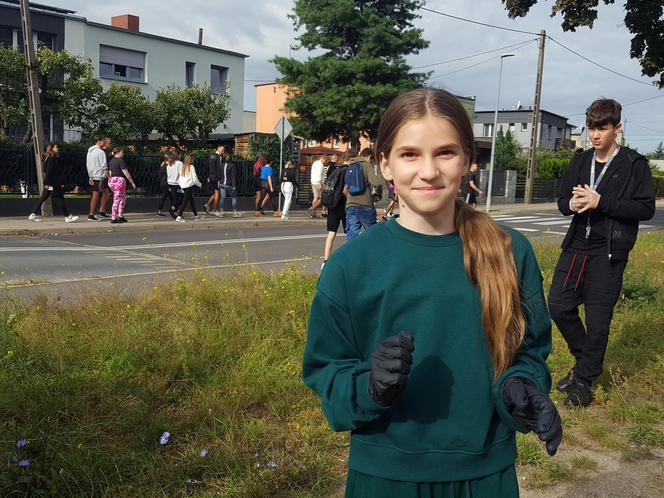 Uczniowie "Siódemki" w Lesznie sprzątali świat. Worki szybko zapełniały się śmieciami