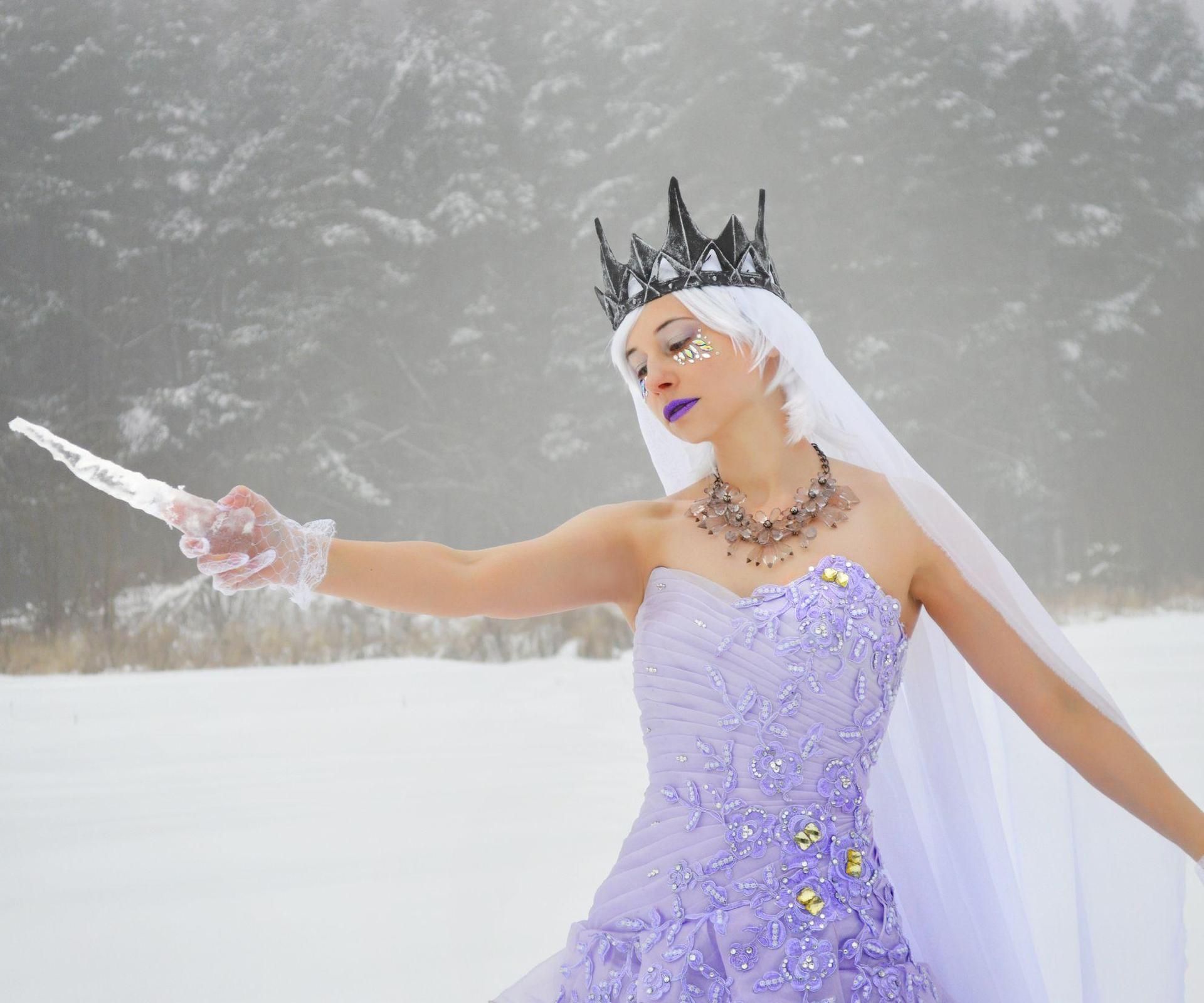 Поющая снежка. Вуаль для снежной королевы. Поющая Снежная Королева. Вуаль снегопад. Вуаль и снег.
