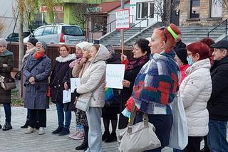 Ani jednej więcej. PROTEST w Starachowicach po śmierci 30-letniej kobiety [6.11.21]