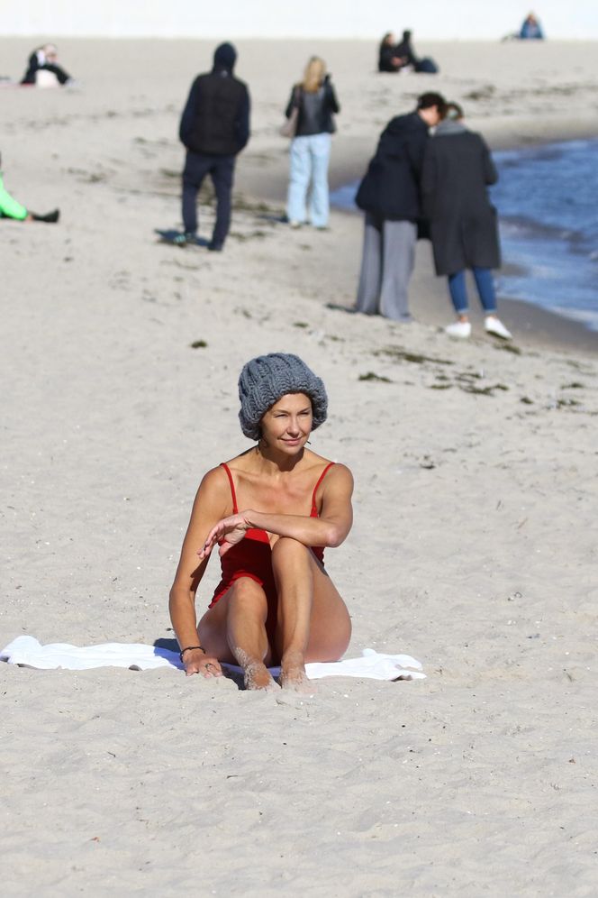 Anna Popek pracuje w zimnym morzu