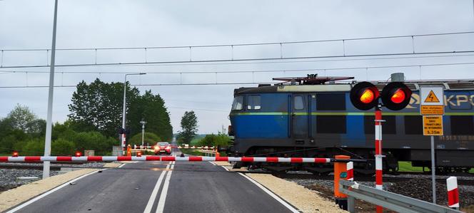 Niebezpieczne przejazdy kolejowe w pow. kłobuckim. Kierowcy, uważajcie na ul. Słowackiego i w Popowie