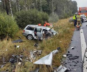 Tragiczny wypadek na DK11 w kierunku Tarnowskich Gór. Zginęły dwie osoby. Droga jest zablokowana