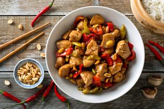 Kurczak Gong Bao: przepis na pierś kurczaka po chińsku