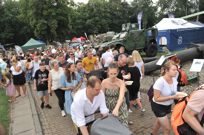 Armaty zagrzmiały w Warszawie. Obchody święta Wojska Polskiego