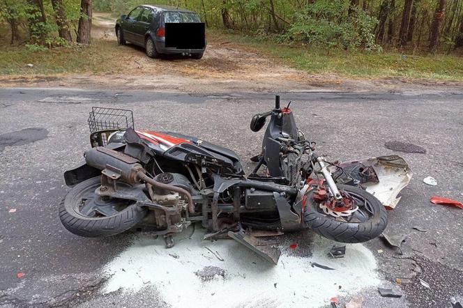 Zderzenie samochodu z motocyklem. Kierująca jednośladem trafiła do szpitala w Bełchatowie