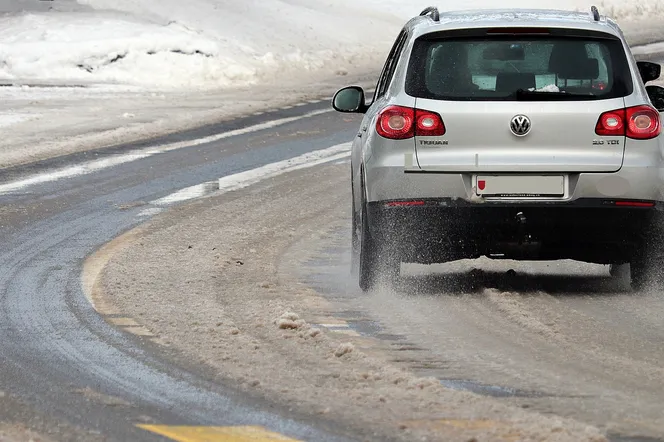 Śnieg, mróz do -11 stopni i wiatr do 60 km/h. Synoptycy nie mają dobrych wieści  