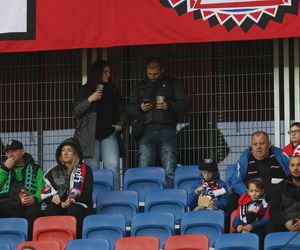 Górnik Zabrze zmierzył się z Zagłębiem Lubin. Kibice rozgrzewali piłkarzy z trybun