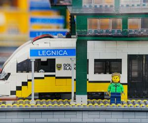 Widzieliście kiedyś makietę dworca z lego? Teraz możecie w Legnicy 