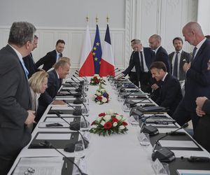 Tusk Macron