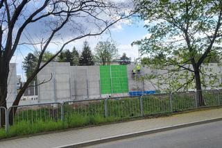 W Krakowie malują beton na zielono? „A mogli narysować drzewa, krzewy i ptaszki”