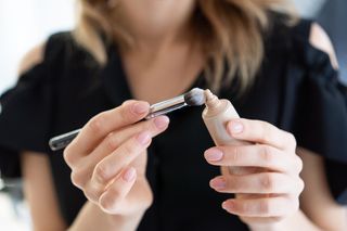 Nie łączcie tych dwóch kosmetyków. Dermatolodzy przestrzegają przed niebezpiecznym trendem z TikToka