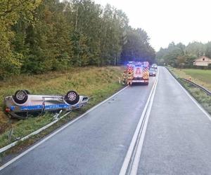 Dachowanie policyjnego radiowozu! Policjantka jechała za szybko i zostanie ukarana?! [ZDJĘCIA]