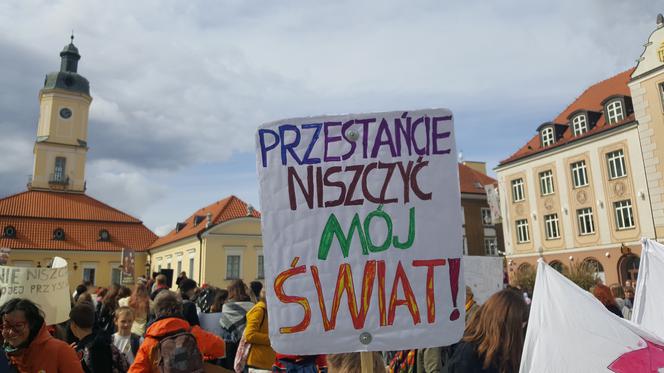 Białystok: Młodzieżowy Strajk Klimatyczny: "Najpierw natura, potem matura"