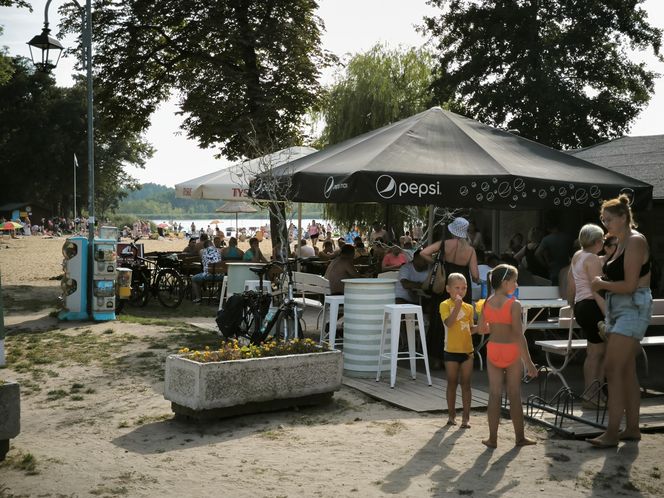 Długi sierpniowy weekend na plaży w Osiecznej