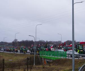 Protest rolników z 20 lutego. Blokada drogi obok Białegostoku