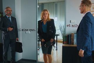 M jak miłość odc. 1710. Julia (Marta Chodorowska), Piotrek (Marcin Mroczek), Adam Werner (Jacek Kopczyński)