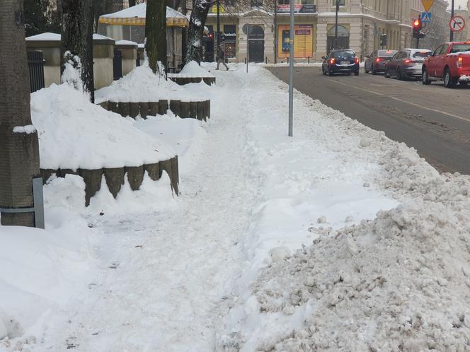 Na lubelskich chodnikach zalega śnieg