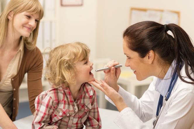 Przerost migdałka gardłowego u dzieci i dorosłych – przyczyny, objawy i leczenie