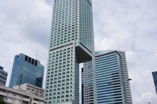 Słynny wieżowiec z dziurą w Warszawie, czyli hotel InterContinental