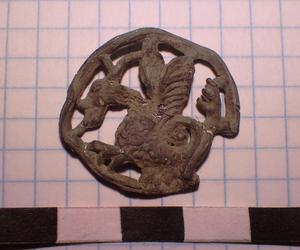 Unikatowe odkrycie w woj. lubelskim! Znaleziono średniowieczną odznakę… z bazyliszkiem