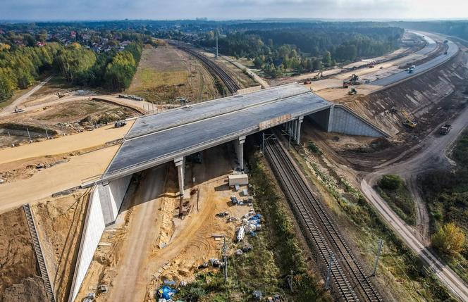 W budowie odcinka autostrady a2 w rejonie Siedlec widać wyraźne postępy!