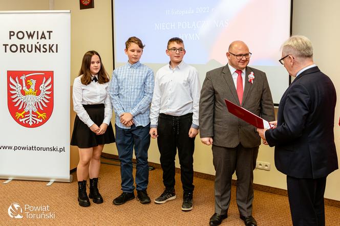 „Niech połączy nas hymn” - piękna, kolorowa premiera w siedzibie Starostwa Powiatowego