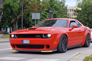 Siedlczanie chętnie korzystali z przejażdżek luksusowymi sportowymi samochodami by wesprzeć szczytny cel