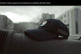 Policyjny Black Hawk w akcji. Na pokładzie śmigłowca narządy do przeszczepu