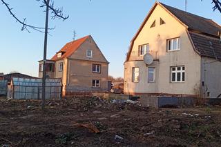 Wysiedlone domy na Krzekowie. W ich miejscu powstanie nowa ulica