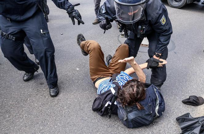 Protest przeciw planowanej rozbudowie fabryki Tesli pod Berlinem 