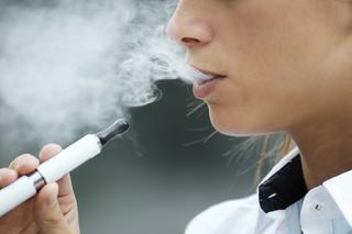 To koniec e-papierosów bez nikotyny dla nieletnich! Rząd chce zmienić przepisy