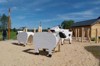 Plac zabaw przy Centrum Kultury Dawnej w Wysokiem w gminie Zamość 