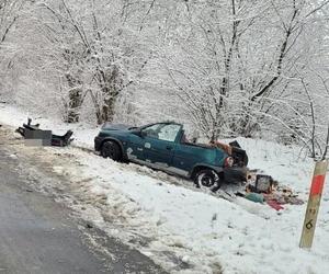 Lubelskie. Tragiczny wypadek. Opel zderzył się z renault. Kobieta zmarła w szpitalu