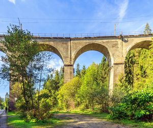 Most kolejowy nad doliną Łabajowa w Wiśle