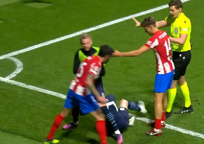 Zadyma podczas meczu Atletico - Manchester City