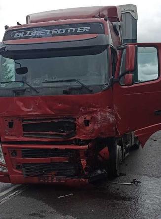 Niepołomice. Ciężarówka staranowała toyotę. 45-latek nie miał żadnych szans, zginął na miejscu. Z osobówki został wrak