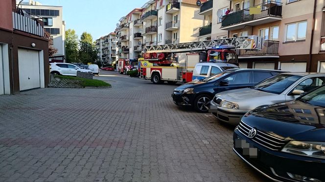 Niewiarygodne! 22-latek skoczył z drugiego piętra i uciekł do mieszkania. Co się stało w Siedlcach?