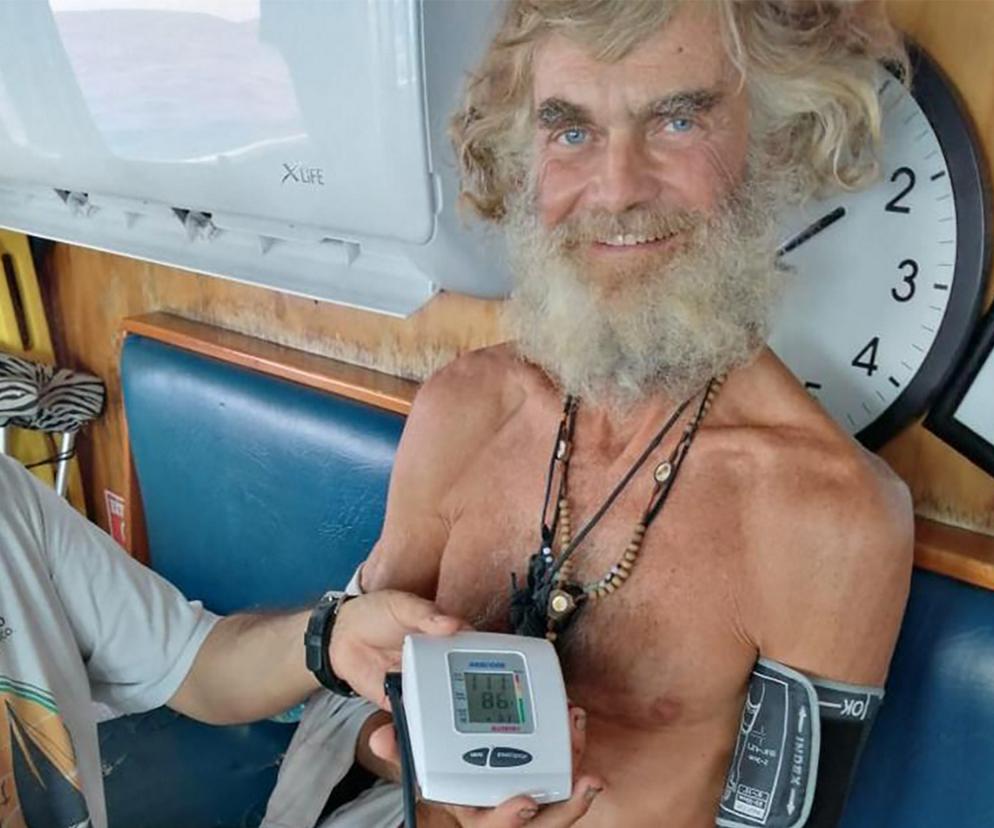 Trzy miesiące błąkał się po oceanie z psem! Jedli surowe ryby, pili deszcz