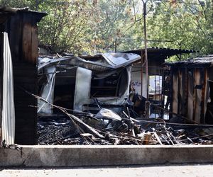 Pożar bazarku w Warszawie. Całkowicie spłonęło 12 budek sprzedażowych. Przyczyny nie są znane